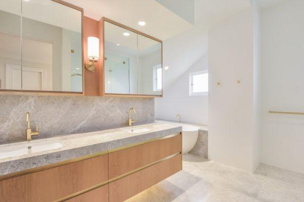 bathroom1AB03DE88-1BF8-9D63-D934-475D633952DD.jpg